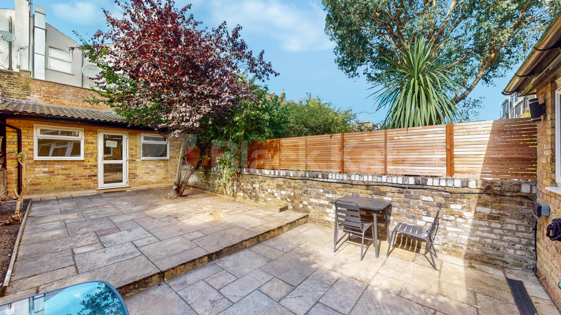 Elegant & Expansive Six Bed 4 Bath Residence with Private Garden in Holloway Mayton Street, Holloway